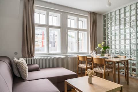 Successful Airbnb property: Emerald Edge | Design, Geometry & Comfort in Karlovy Vary