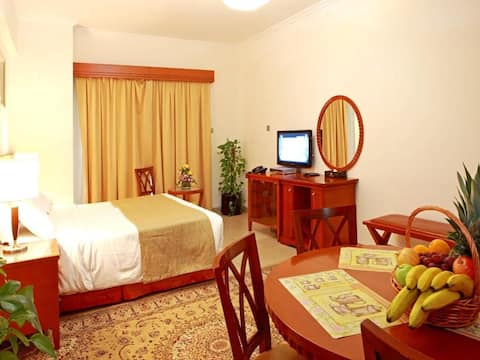 Successful Airbnb property: Spacious Two Bedroom Behind Burjuman Mall & Metro in Mankhool