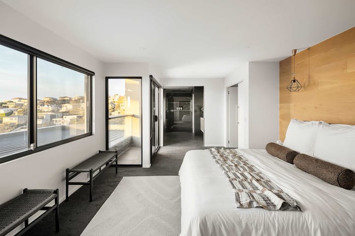 Dhoma kryesore e gjumit - Lart