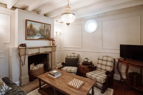 Successful Airbnb property: The Balfour, classic cottage in CBD's Café Quarter in Launceston