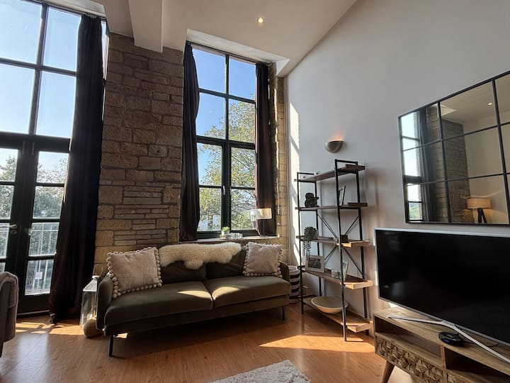 Stylish 3-bedroom Mill Conversion Near Leeds - Bradford