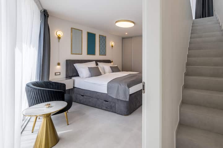 Mar Escape Villa Rent Croatia - bütün yataq otaqlarında çox rahat otel üslubunda çarpayılar var