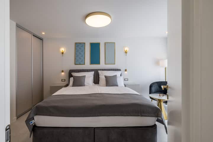 Mar Escape Villa Rent Croatia - bütün yataq otaqlarında çox rahat otel üslubunda çarpayılar var