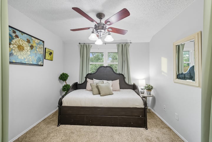 Slaapkamer 4 | Tweepersoonsbed met uitschuifbaar bed met twee eenpersoonsbedden