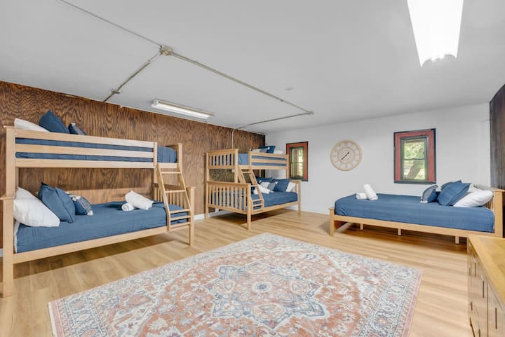 Bedroom 5 – Bunk Room
Designed for families and groups.

Two bunk beds with twin over queen sleeping spaces
One additional queen bed

Located next to the bar and game room area, making it a fun hangout space for kids, teens and larger groups.