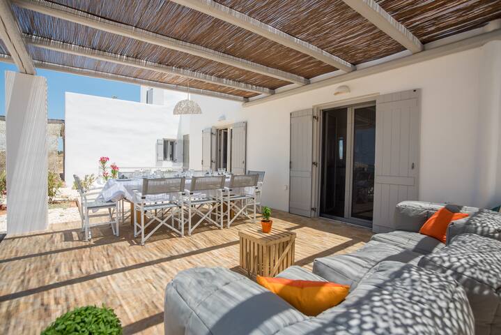 Funky holiday villa with pool, next to the beach gallery image 5