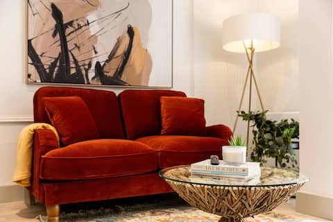 Popular Airbnb listing: Bright Central Apartment | Near Beach in Hurn