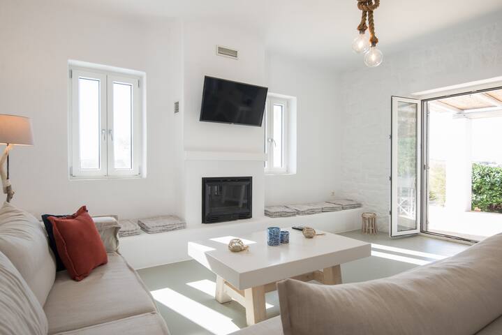 Fabulous pool villa, steps from the beach gallery image 5