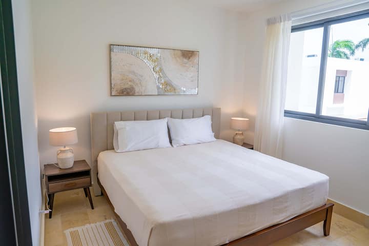 Chumba kilicho na kitanda kizuri cha kupumzika 
