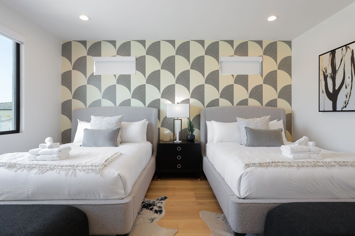 3rd bedroom with two Queen beds, smart TV, large walk-in closet, and en-suite bathroom. (2nd Floor)