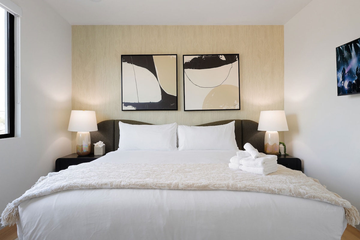 4th bedroom with a King bed, smart TV, and closet space. (2nd Floor)