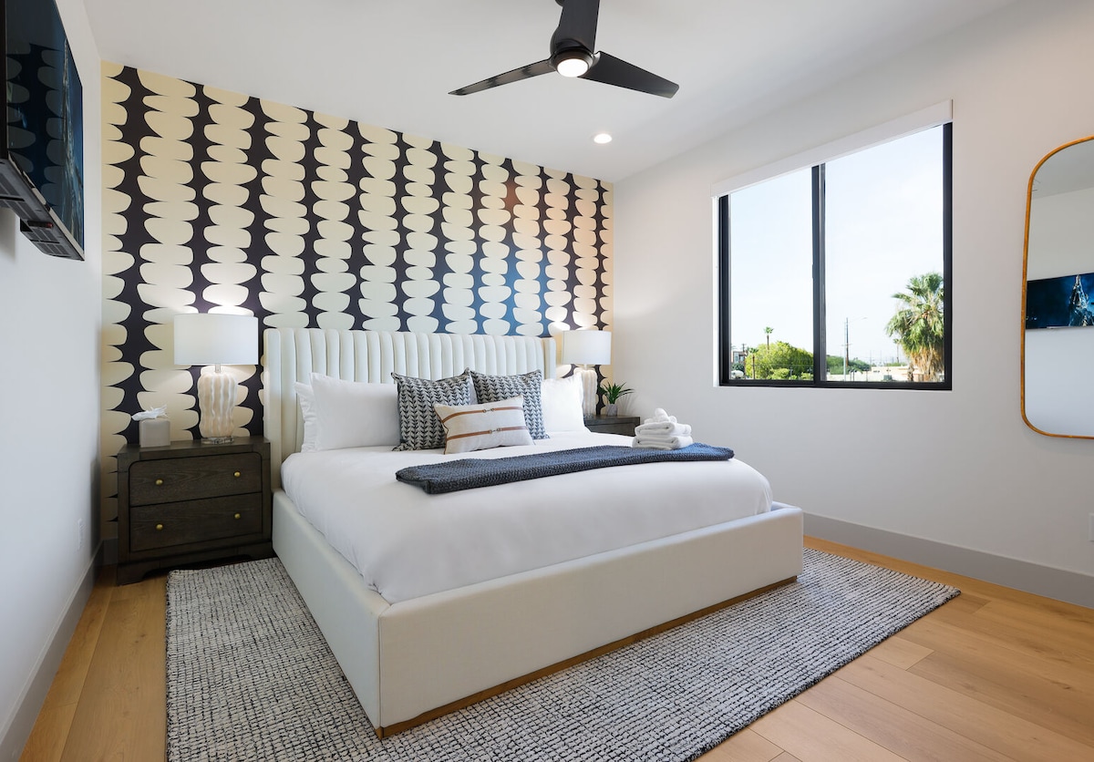 5th bedroom with a King bed, smart TV, and closet space. (2nd Floor)