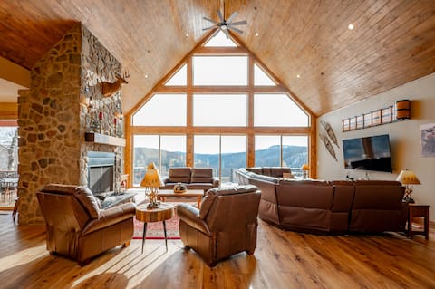Luxurious Mountain Getaway w/ Hot Tub