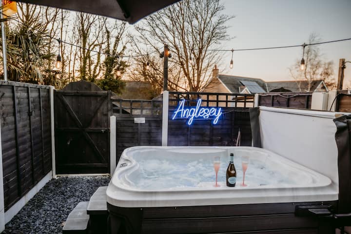 Cottage-confort-salle De Bain Privée-patio-hot Tub - Anglesey