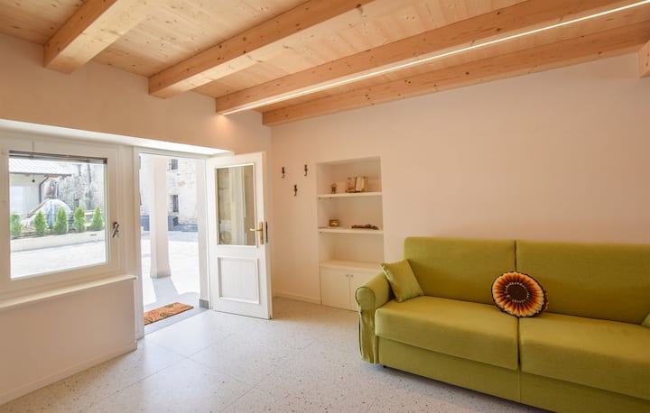 Corte Maccarini - Venezia: Appartamento Con Corte - Mel