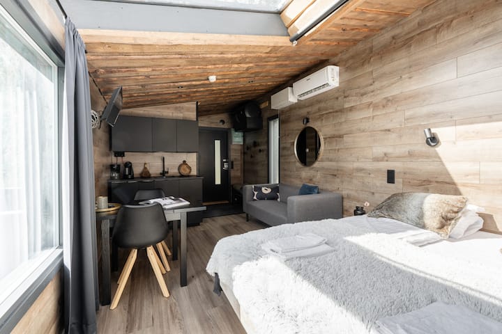 Koskisviitti 4 | Suite With Terrace & Lakeview - Laukaa