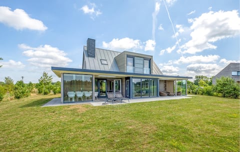 Pet friendly home in Kamperland with WiFi