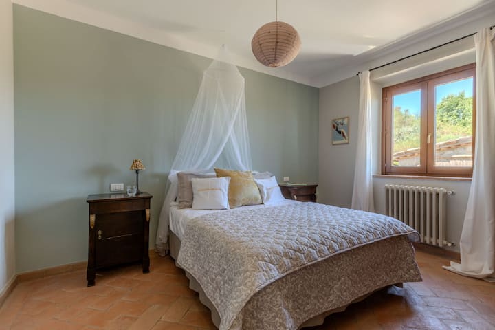 Настаняване