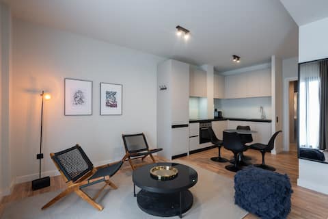 Top Airbnb: 2BR Apartment + Rooftop Retreat w/ Sauna / Gym in ΦΩΚΙΩΝΟΣ ΝΕΓΡΗ
