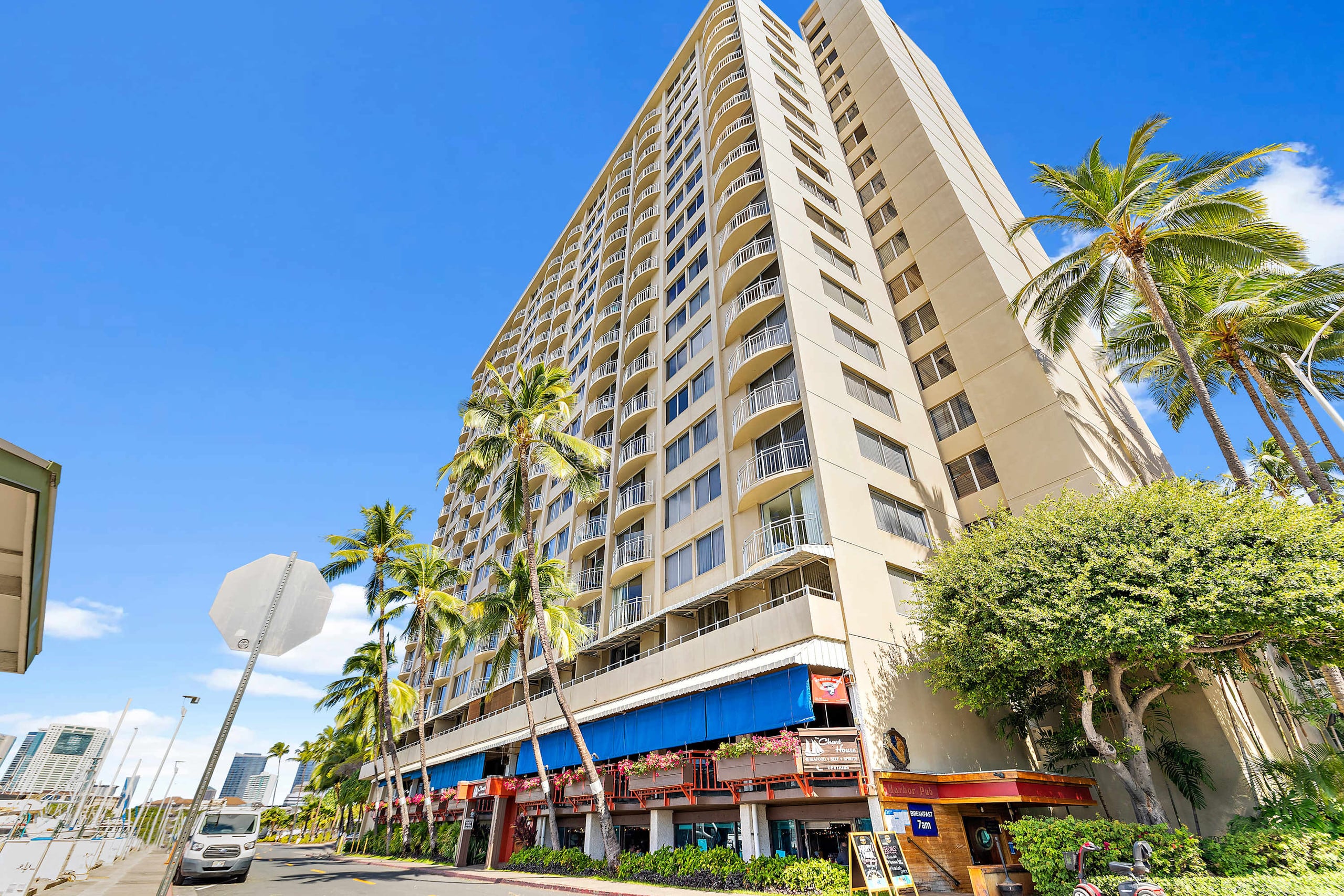 Prime Waikiki Studio – Walk to the Beach! - Image 15