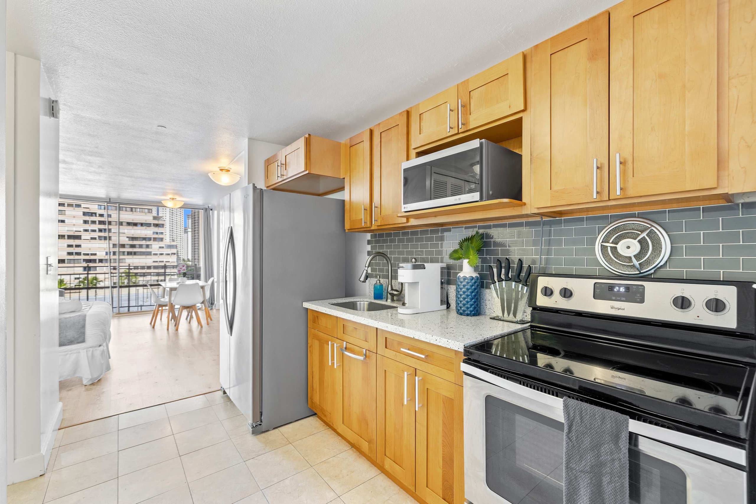 Prime Waikiki Studio – Walk to the Beach! - Image 4