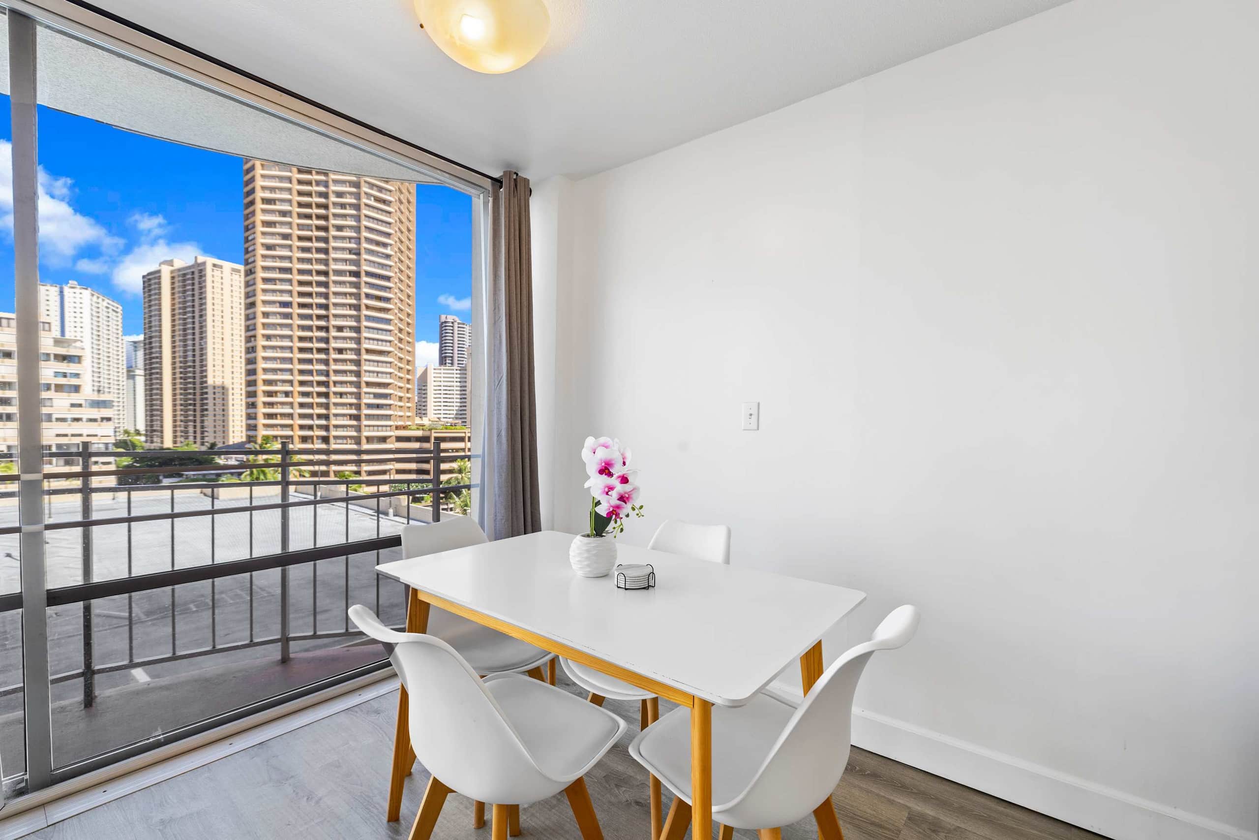 Prime Waikiki Studio – Walk to the Beach! - Image 12