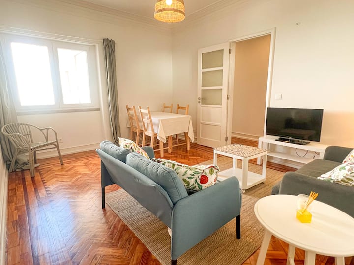 Parking Included: 4 Bdr Flat Near Campo Pequeno - Odivelas