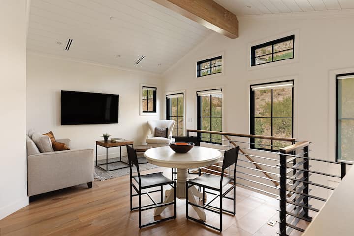 شقة علوية مع أريكة للنوم