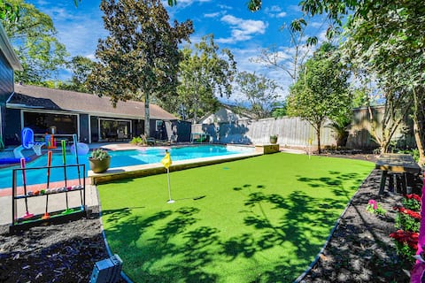 Luxurious Modern Retreat | 8BR Pool + Arcade