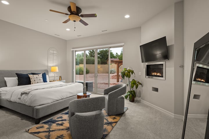 JL_5CougarDr-interiors-PrimarySuite-05