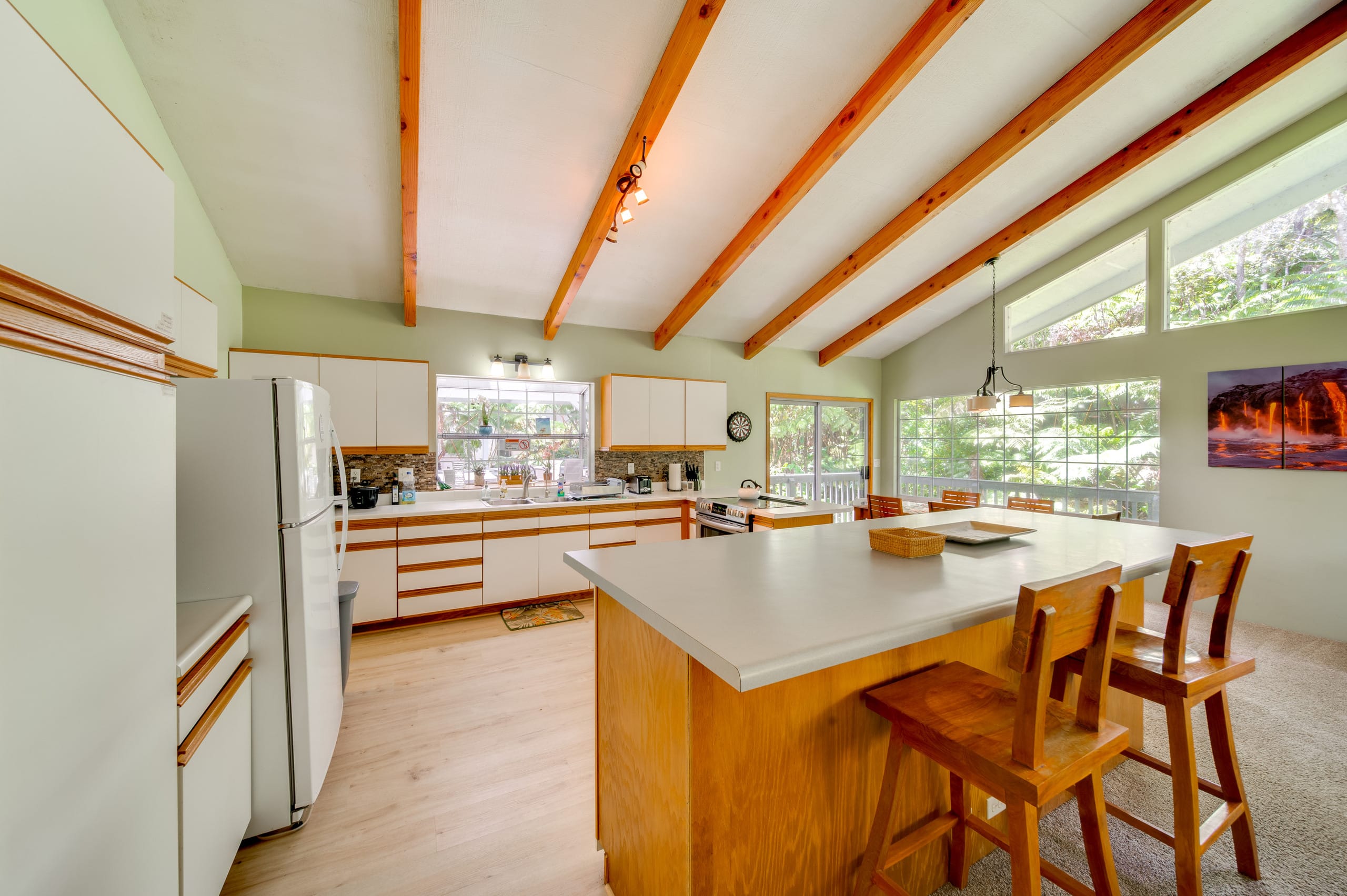 Home in Volcano · ★4.65 · 3 bedrooms · 4 beds · 2 baths - Image 3