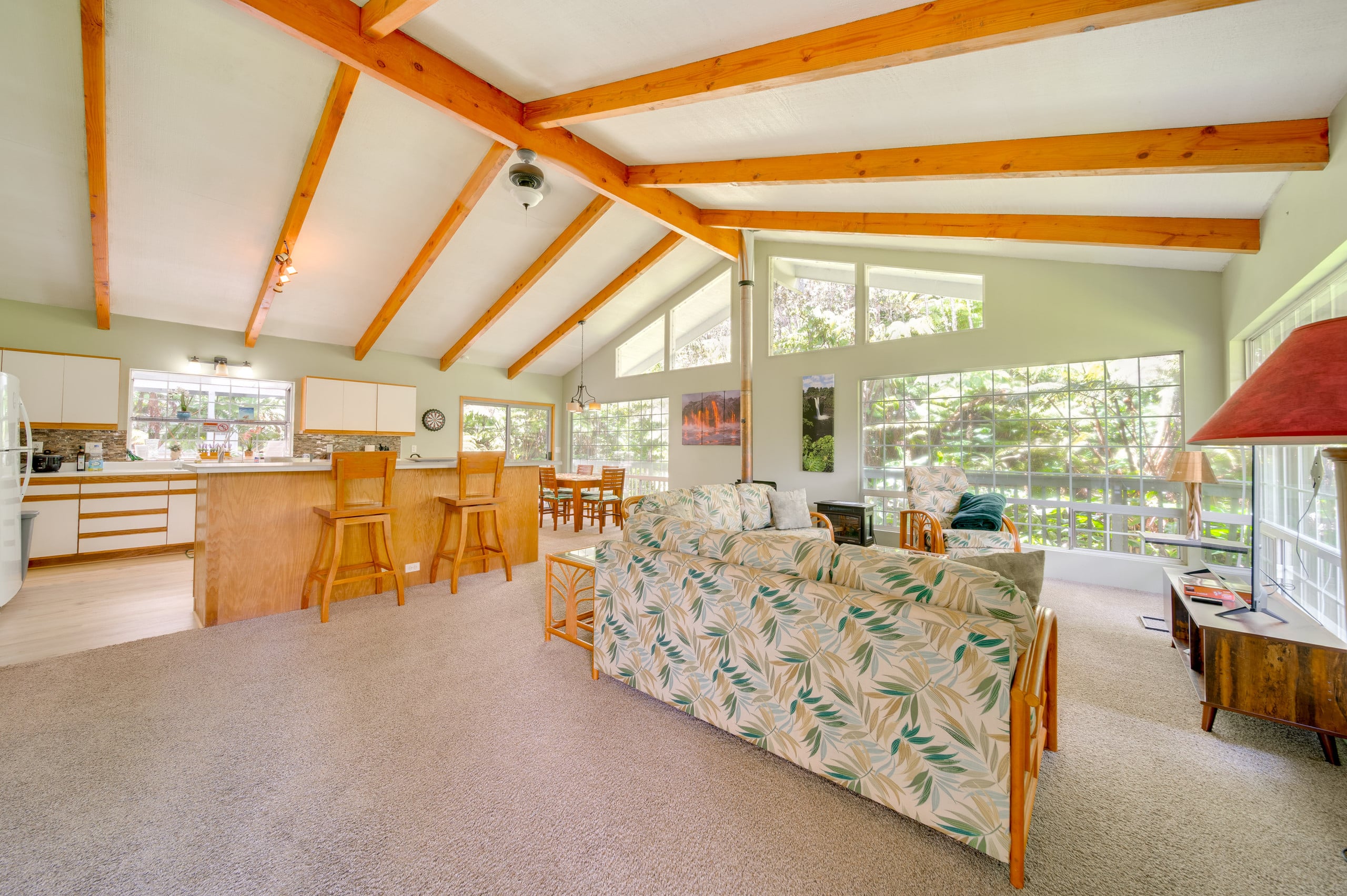 Home in Volcano · ★4.65 · 3 bedrooms · 4 beds · 2 baths - Image 2