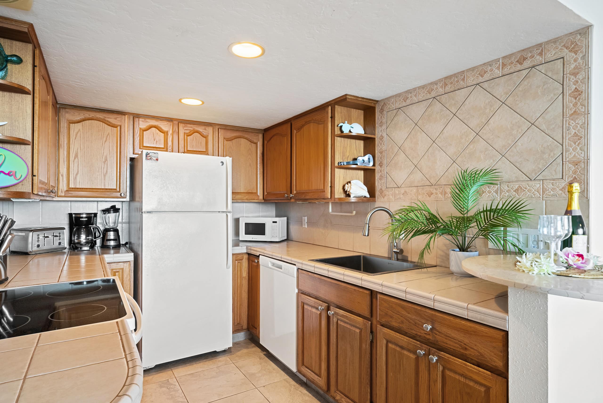 Condo in Lahaina · ★4.86 · 2 bedrooms · 4 beds · 2 baths - Image 6