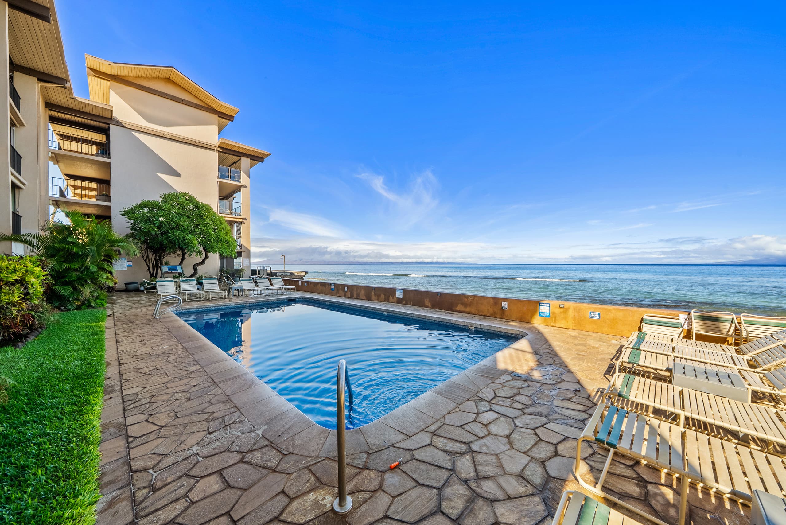 Condo in Lahaina · ★4.86 · 2 bedrooms · 4 beds · 2 baths - Image 39