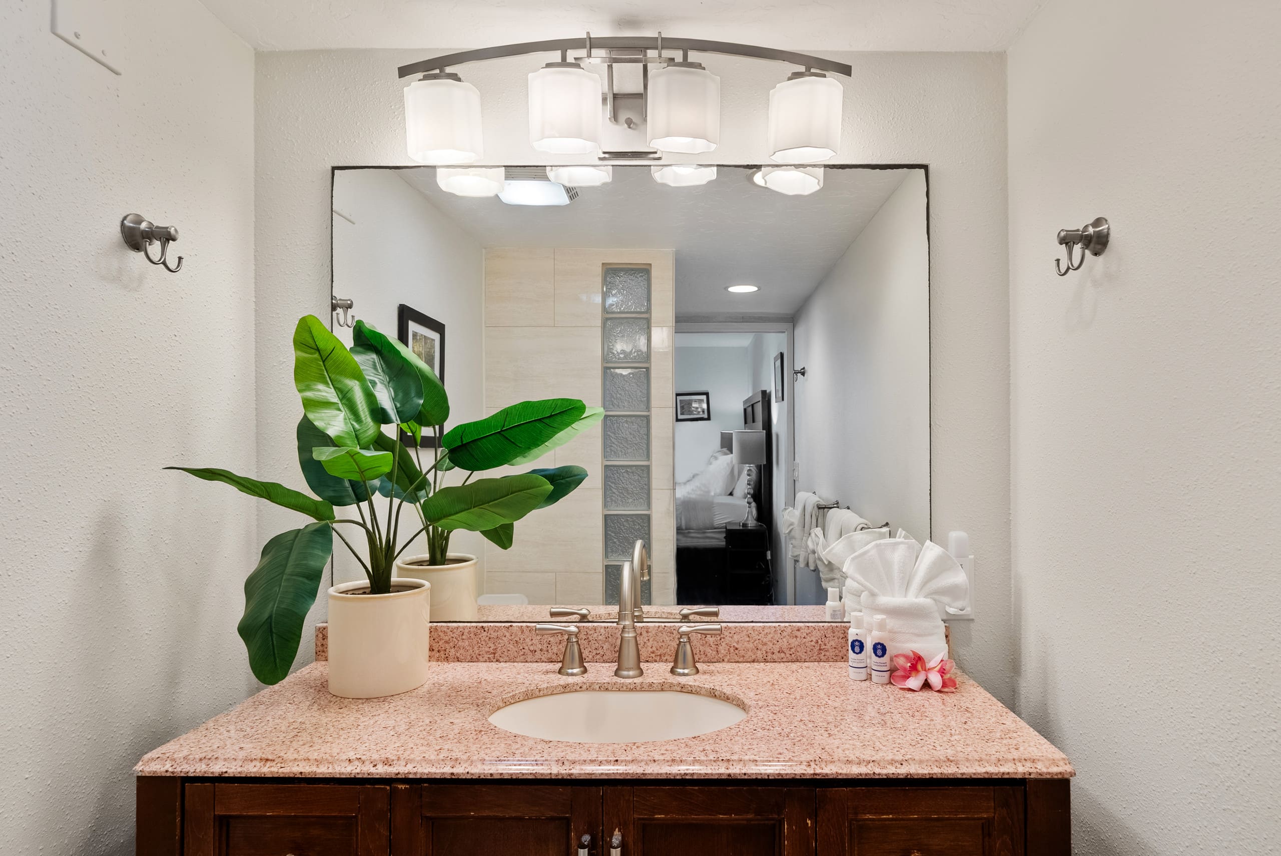 Condo in Lahaina · ★4.86 · 2 bedrooms · 4 beds · 2 baths - Image 28