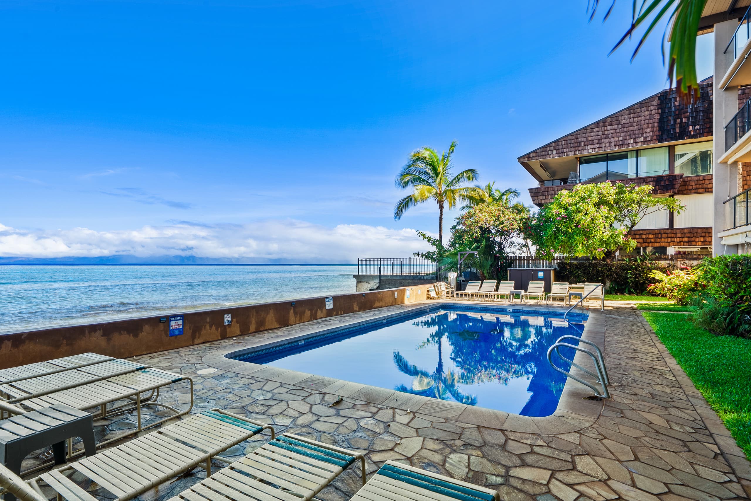 Condo in Lahaina · ★4.86 · 2 bedrooms · 4 beds · 2 baths - Image 37