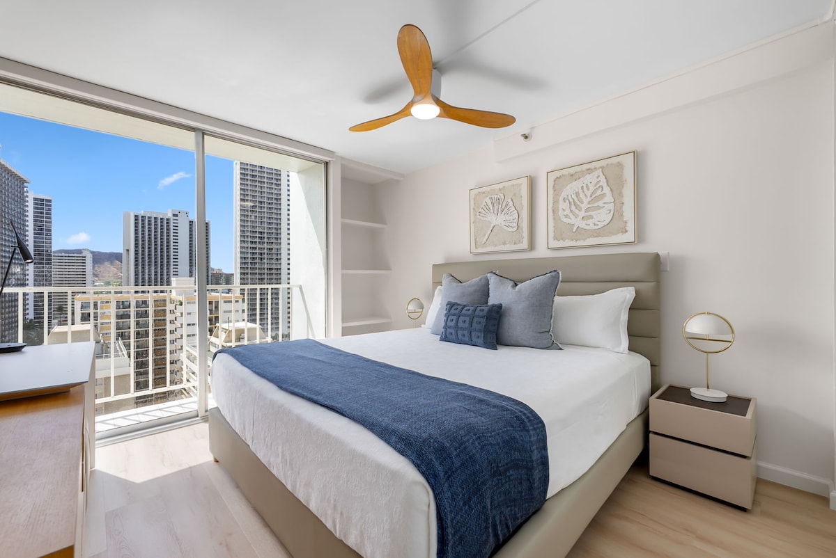 მომხიბვლელი საძინებელი, რომლის ფანჯრიდანაც გარედან ხედი იშლება