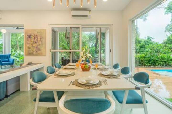 ELIVAAS Mayberry · Retreat W/ Pvt Pool, Gazebo, TV Lounge & Terraces