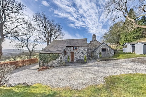 Beautiful 16th Century Ty Cerrig Cottage -set in s