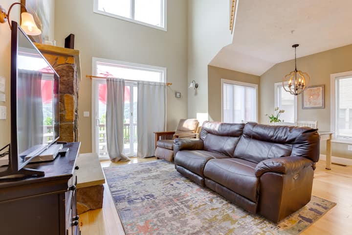 < Half-mi To Lake: Townhome W/ Hot Tub In Mchenry! - Deep Creek Lake, MD