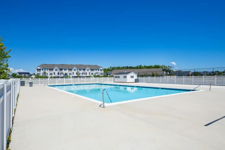 Bethany Pines: Dog-friendly Townhome & Pool - Dewey Beach, DE