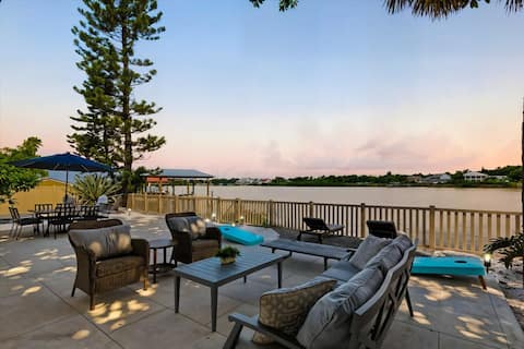 Sleeps 12, Boat dock, Game Room, East Tampa Escape
