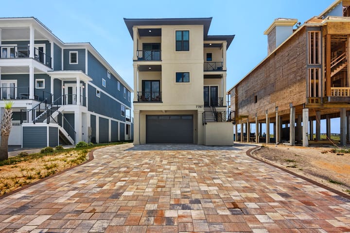 Golden Sands | 5BR w/ Pool + Steps to Beach