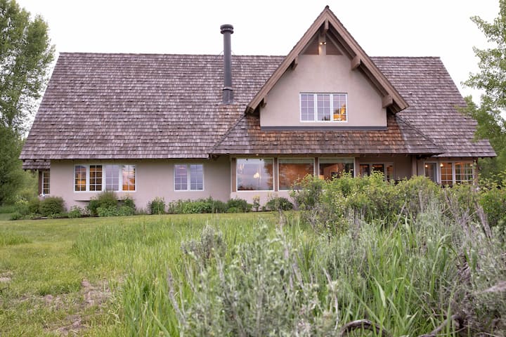 Wilderness Lodge In Wilson, Wy - Jackson