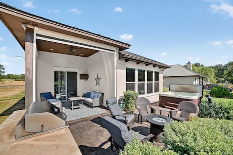 Cozy Getaway w/ Hot Tub & Game Room