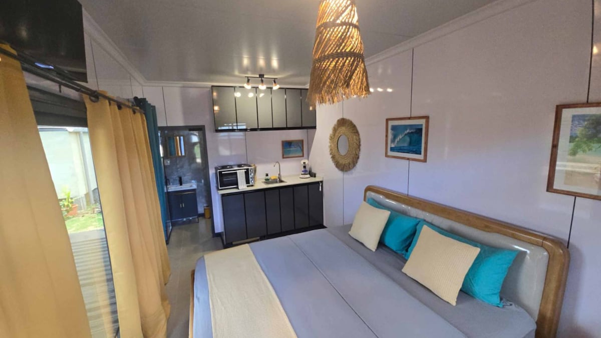 Chambre avec rangements