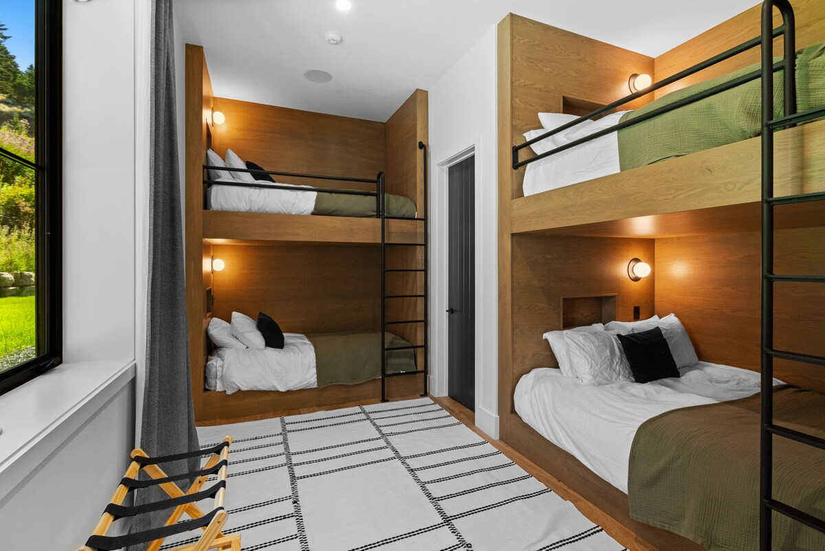 Bunk Room One Queen over Queen and One Full over Full