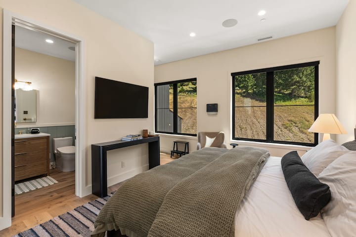 Çarpayı 150-179 sm olan 3 nömrəli qonaq otağının üstü