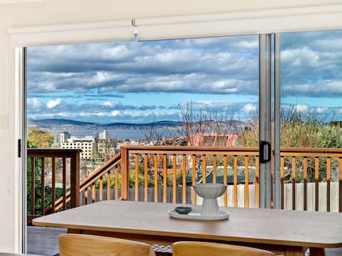 Neilsen Cottage—Serene River Views near Hobart CBD