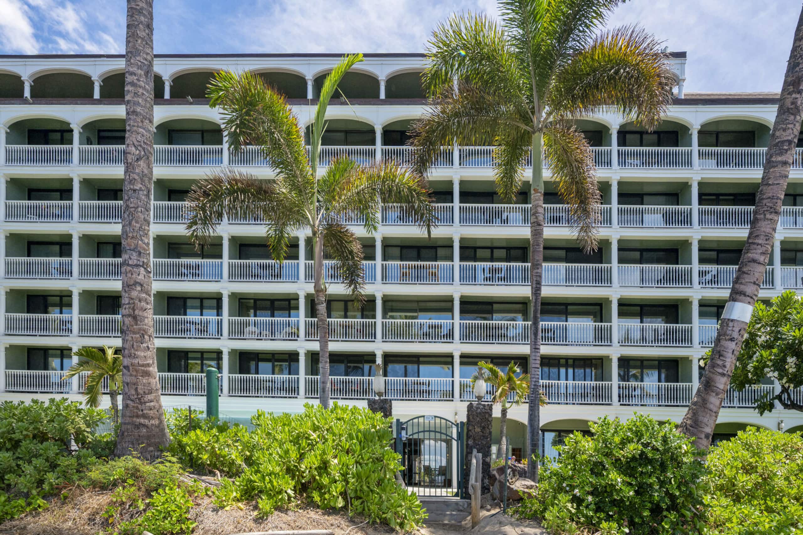 New Listing: Comfort & Beachfront Bliss - Image 38